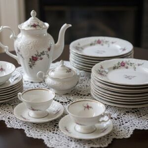 Beautiful Vintage Formal Wawel Set MADE IN  Portland 43 piece set